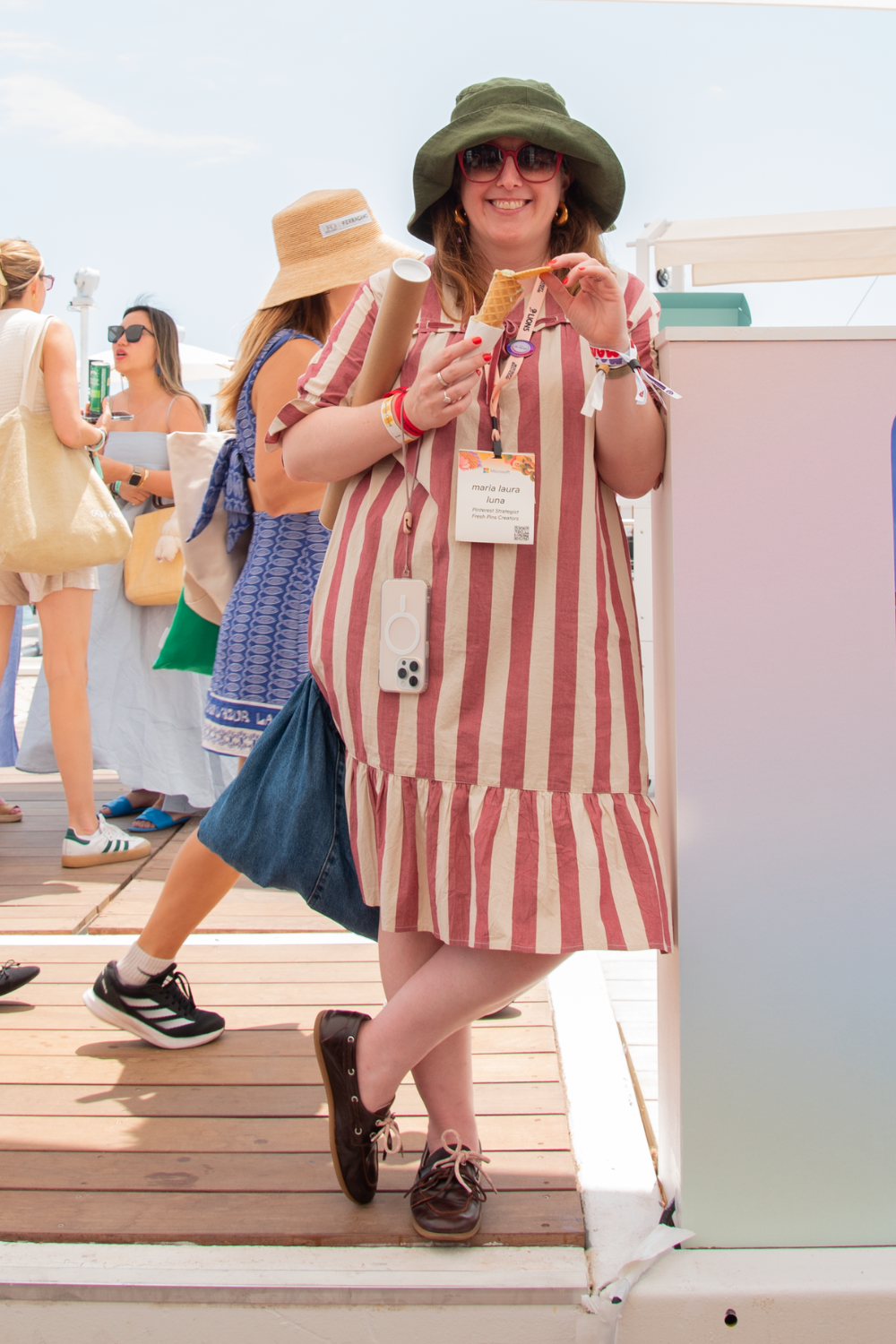 Outfits Casuales: vestido a rayas verticales para el verano